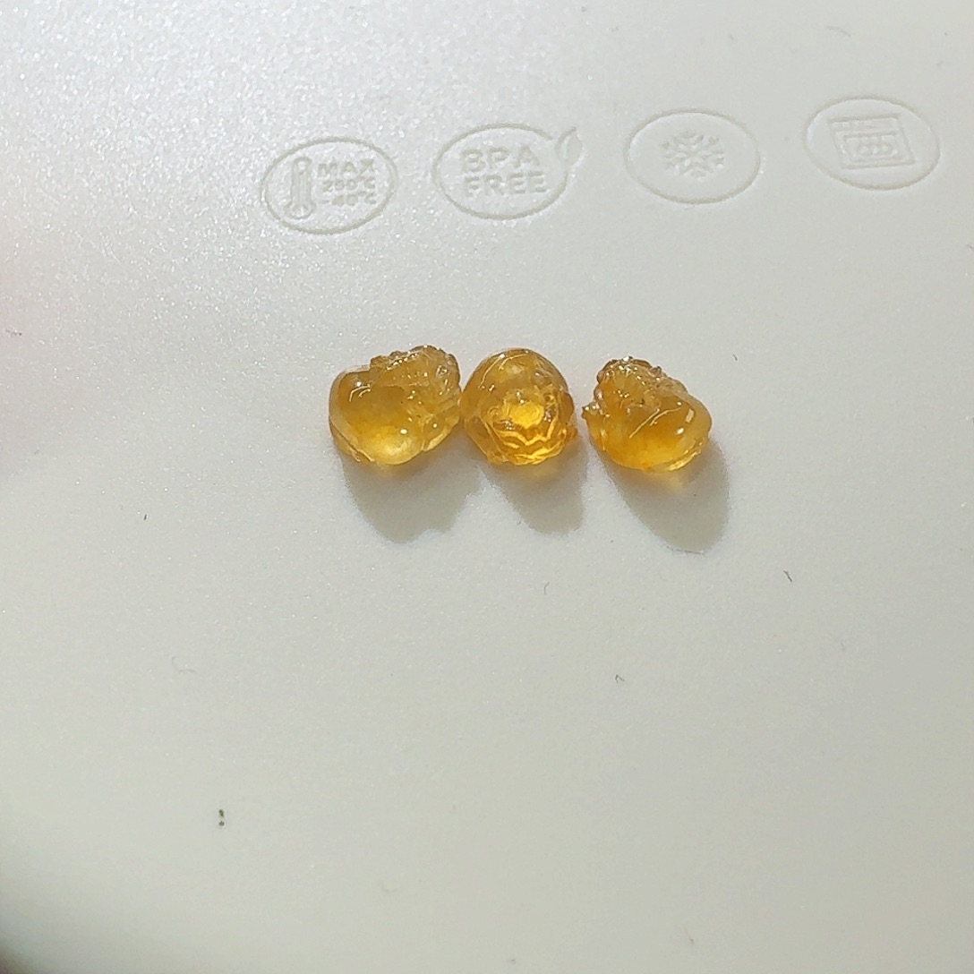 翡翠颈饰未镶嵌金蟾三只一手