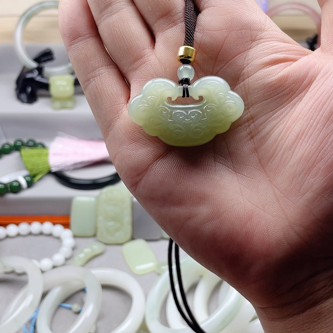 和田玉颈饰未镶嵌