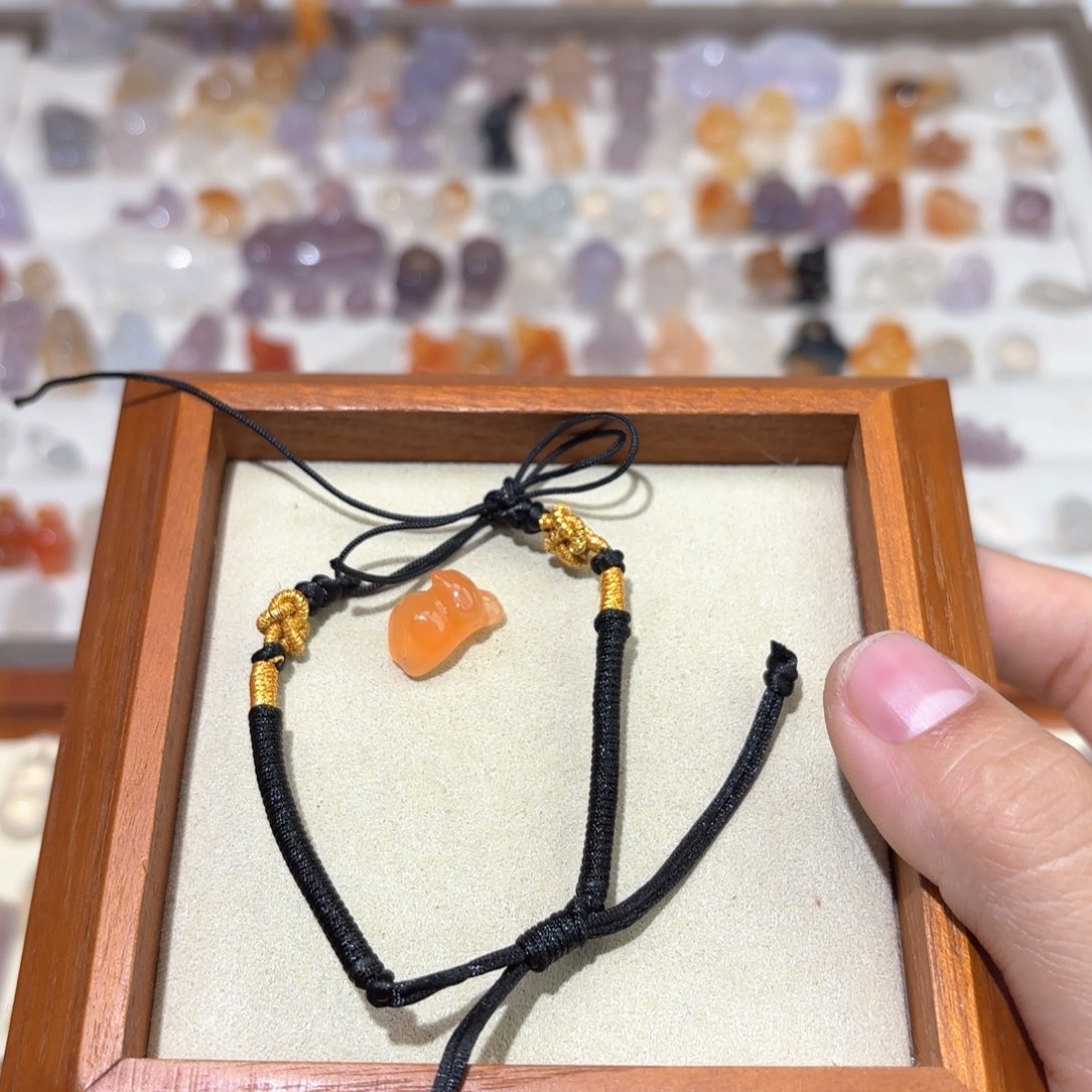 玛瑙/玉髓颈饰未镶嵌九*