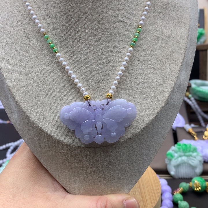 翡翠未镶嵌吊坠(赠链)