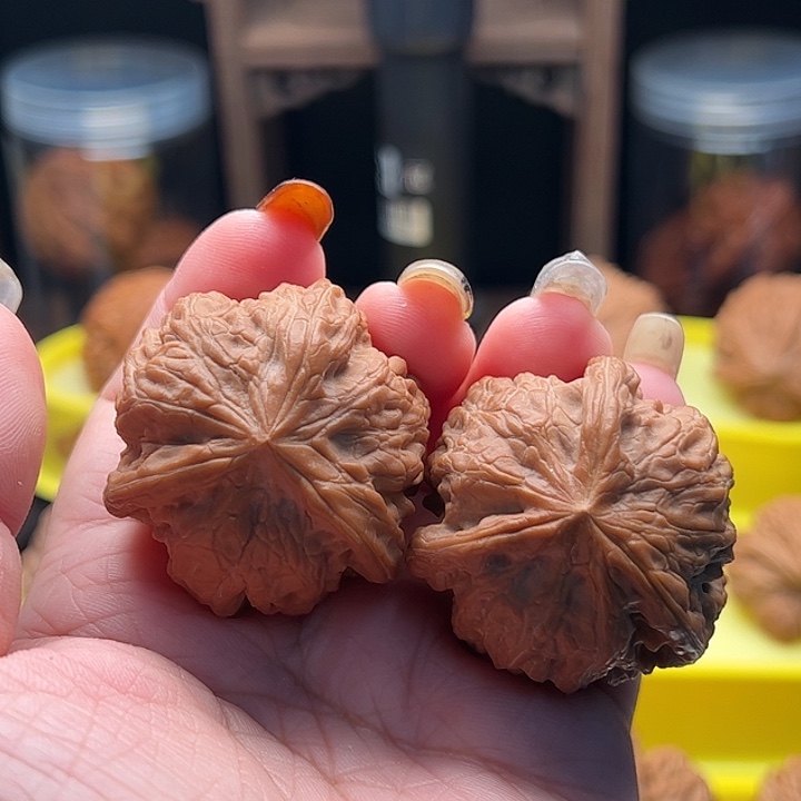 文玩核桃吊坠平谷凹底三棱微修