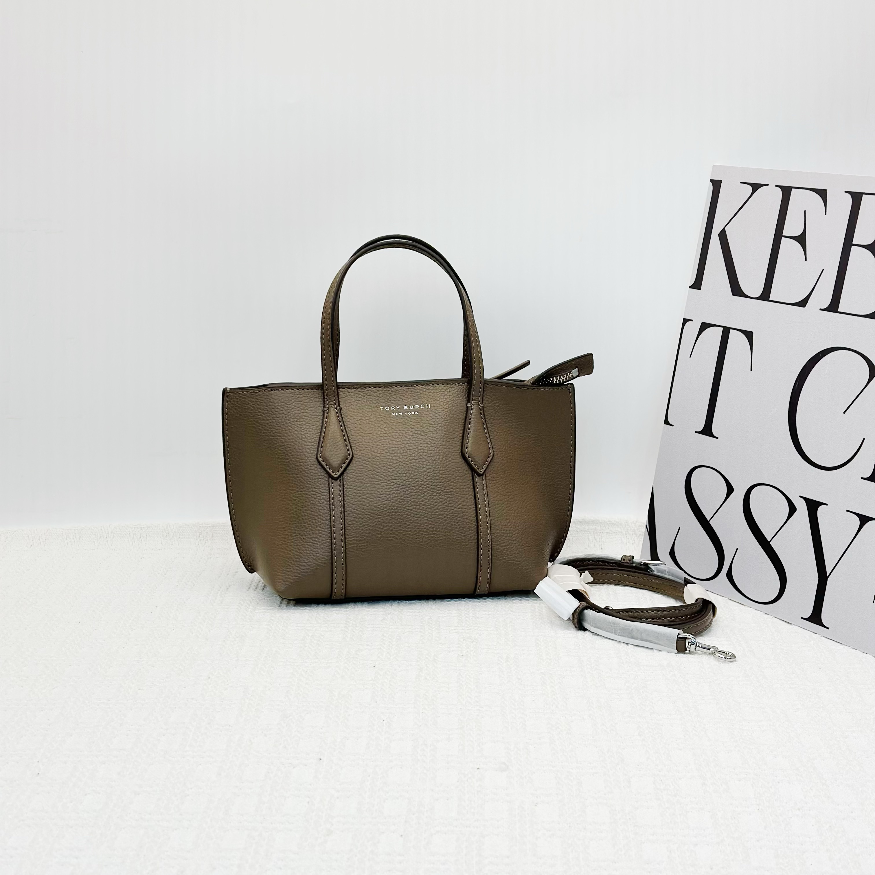 99新 TORY BURCH/汤丽柏琦 PERRY蘑菇灰牛皮手提小托特女士 094