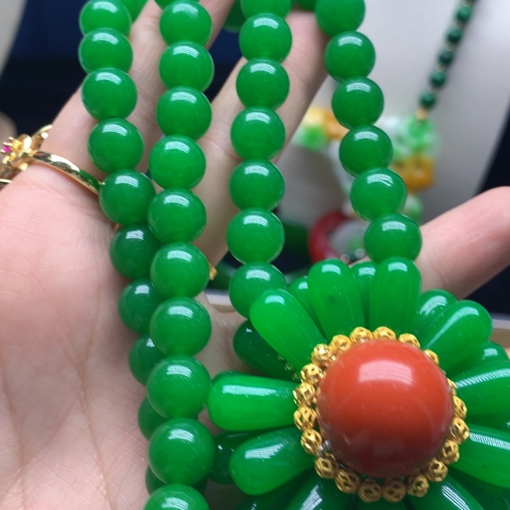 翡翠颈饰未镶嵌吊坠