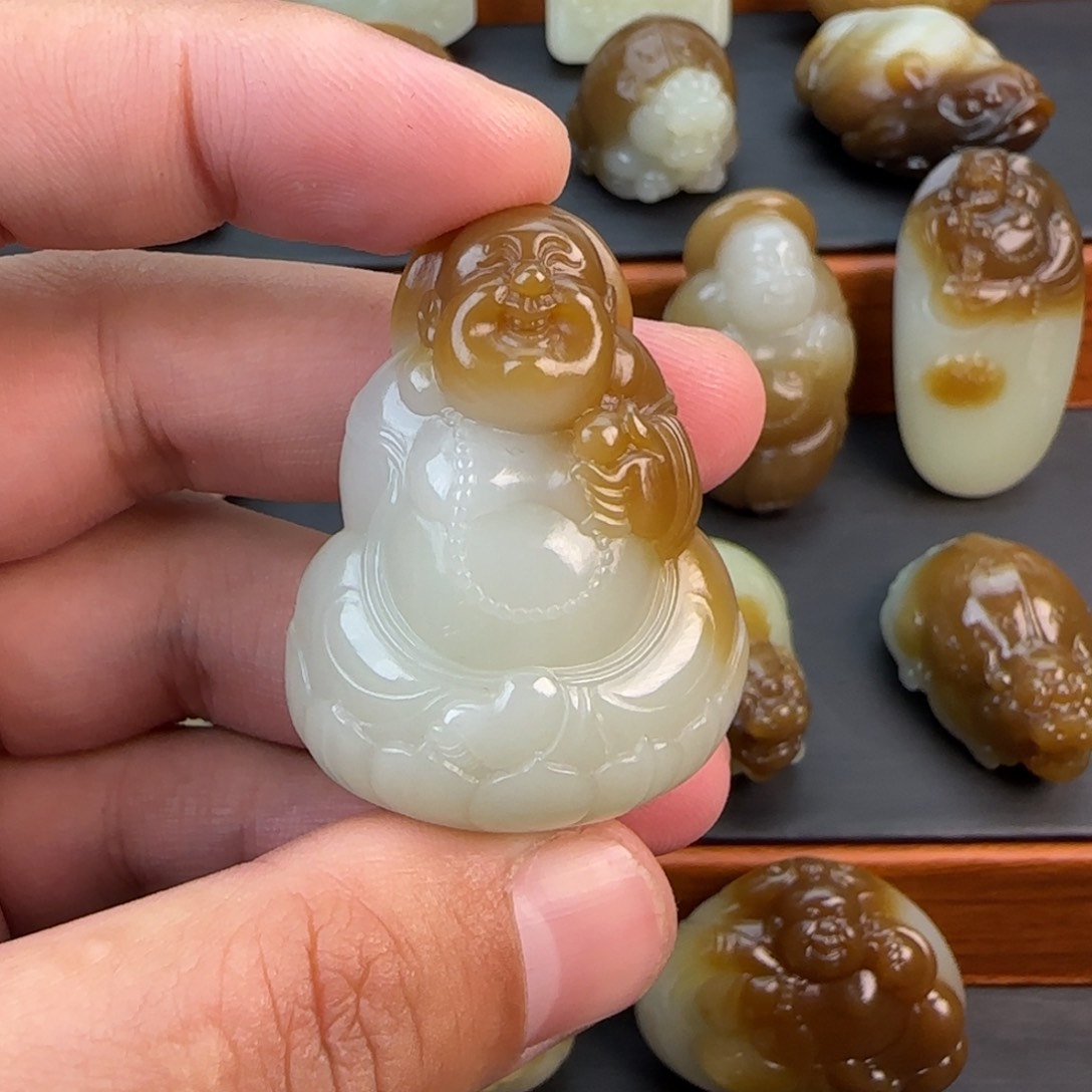 和田玉（糖玉）颈饰未镶嵌星**啦