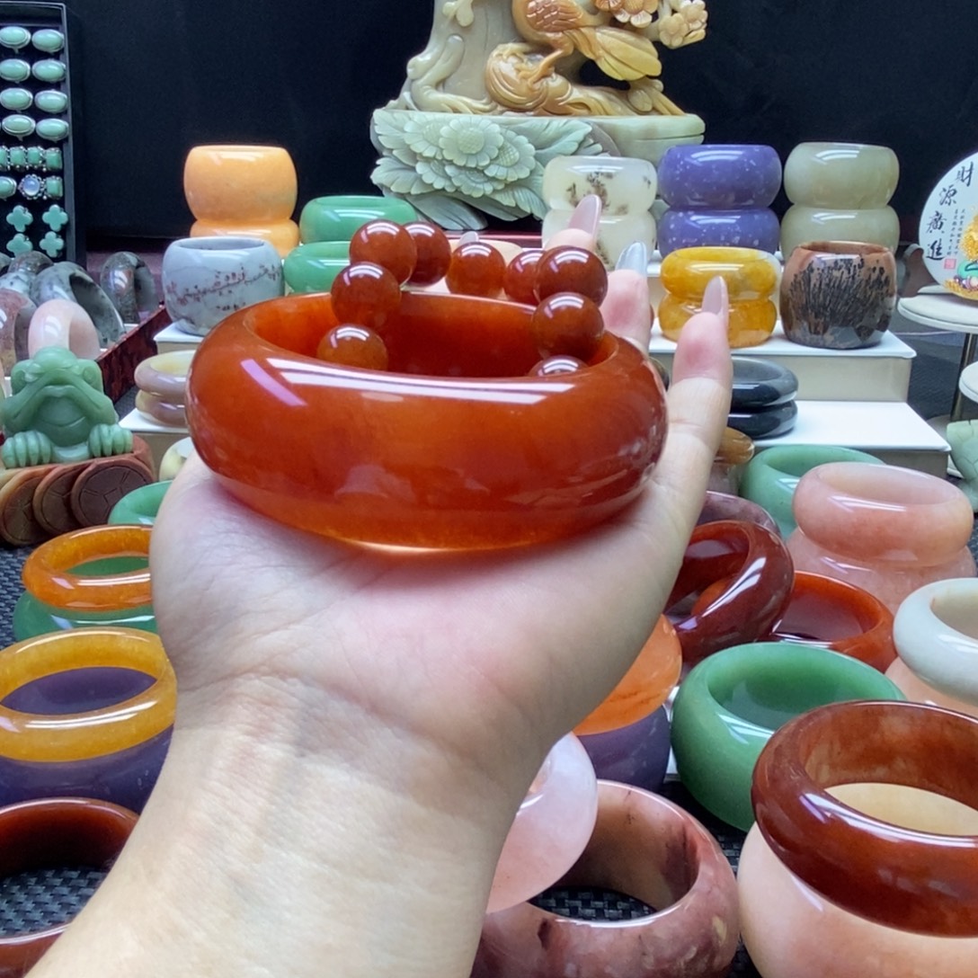 姐***）石英质玉未镶嵌手镯