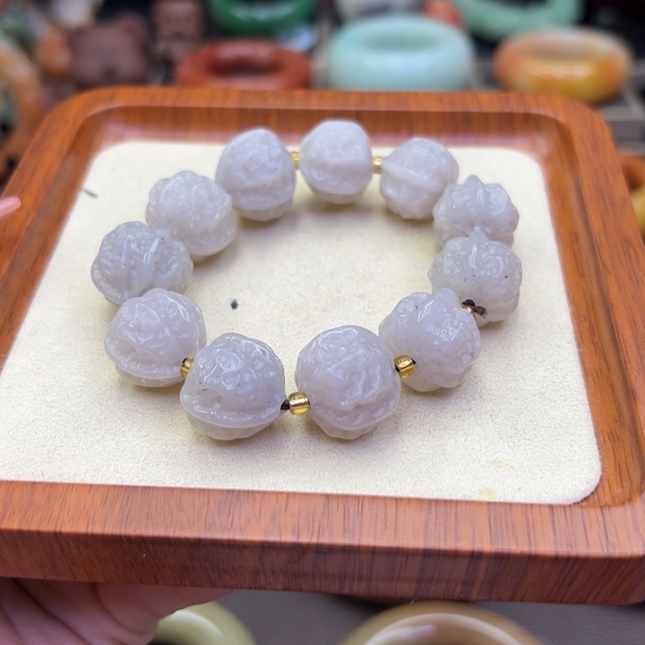 未镶嵌手镯石英岩玉好