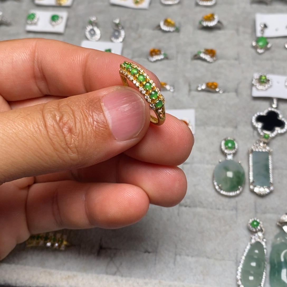 翡翠戒指未镶嵌戒指