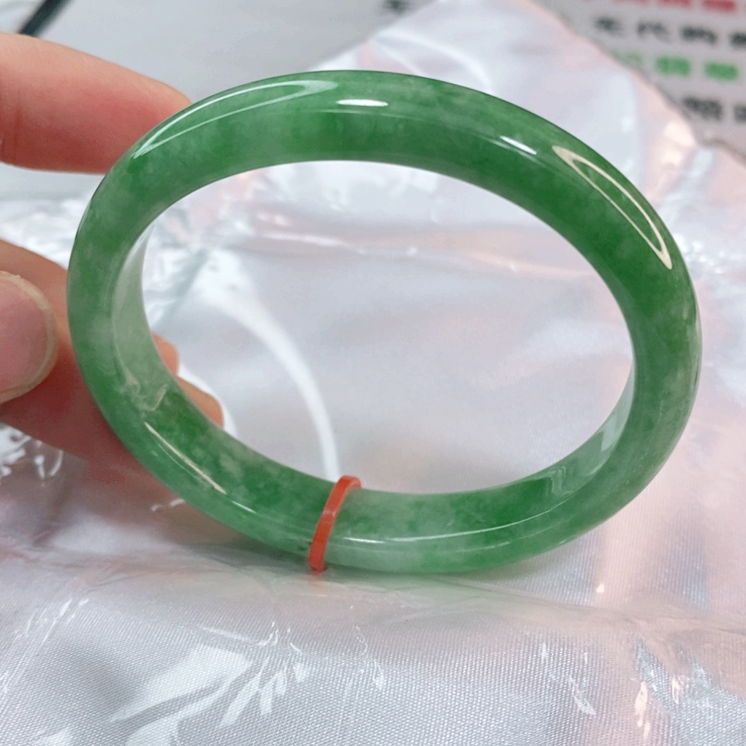 翡翠手镯未镶嵌58圈口贵妃