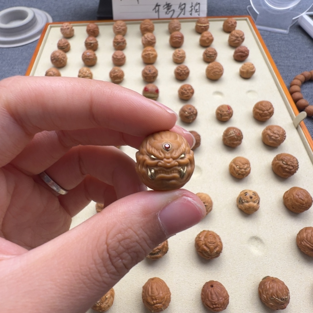 龍***飛吊坠猴头核桃单科
