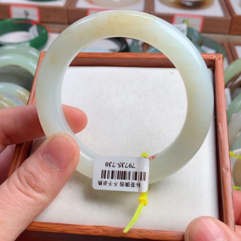 【闪购商品】和田玉手镯未镶嵌56