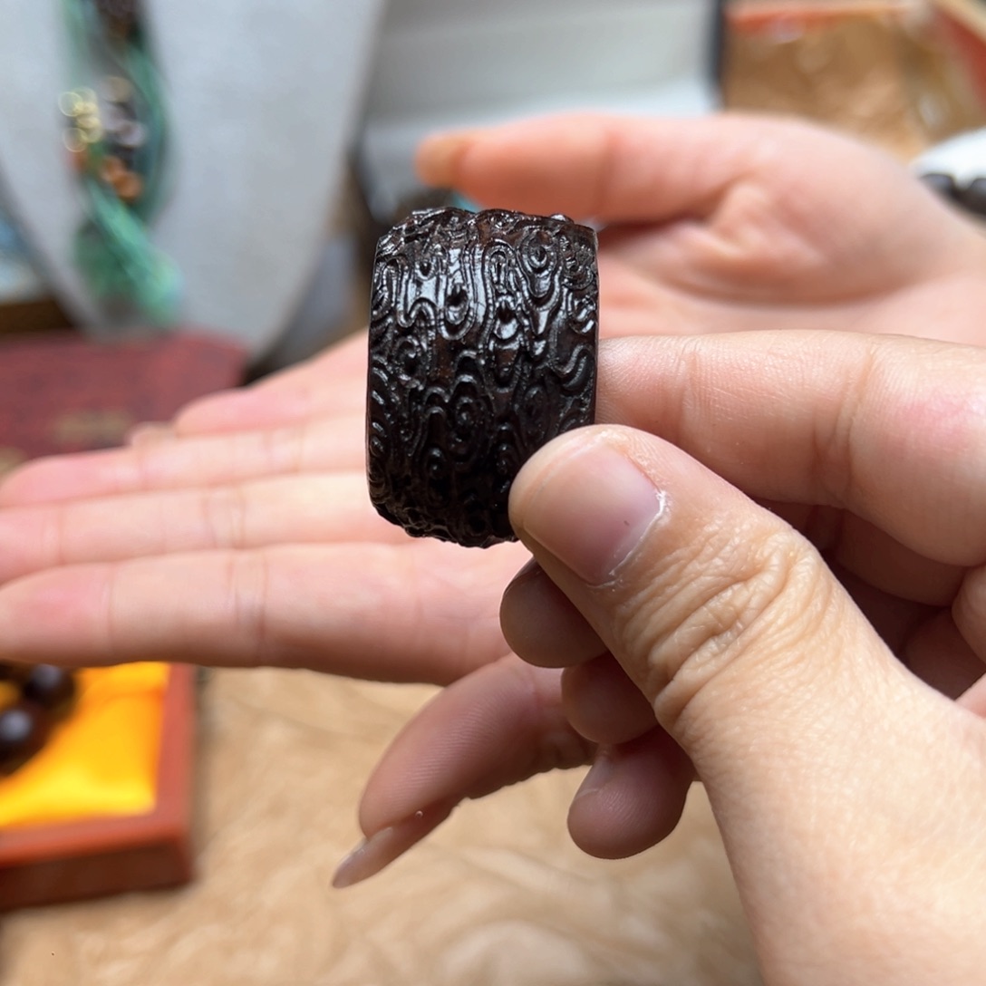 大叶紫檀（黑酸枝木类）