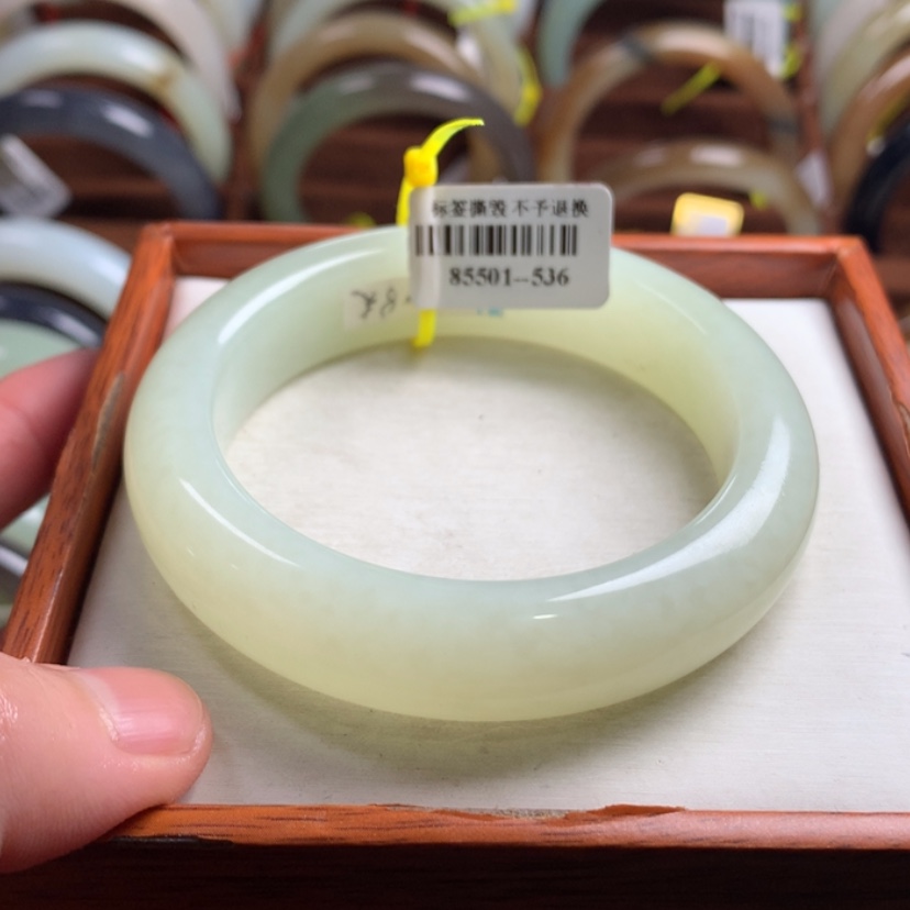 【闪购商品】和田玉手镯未镶嵌55.7