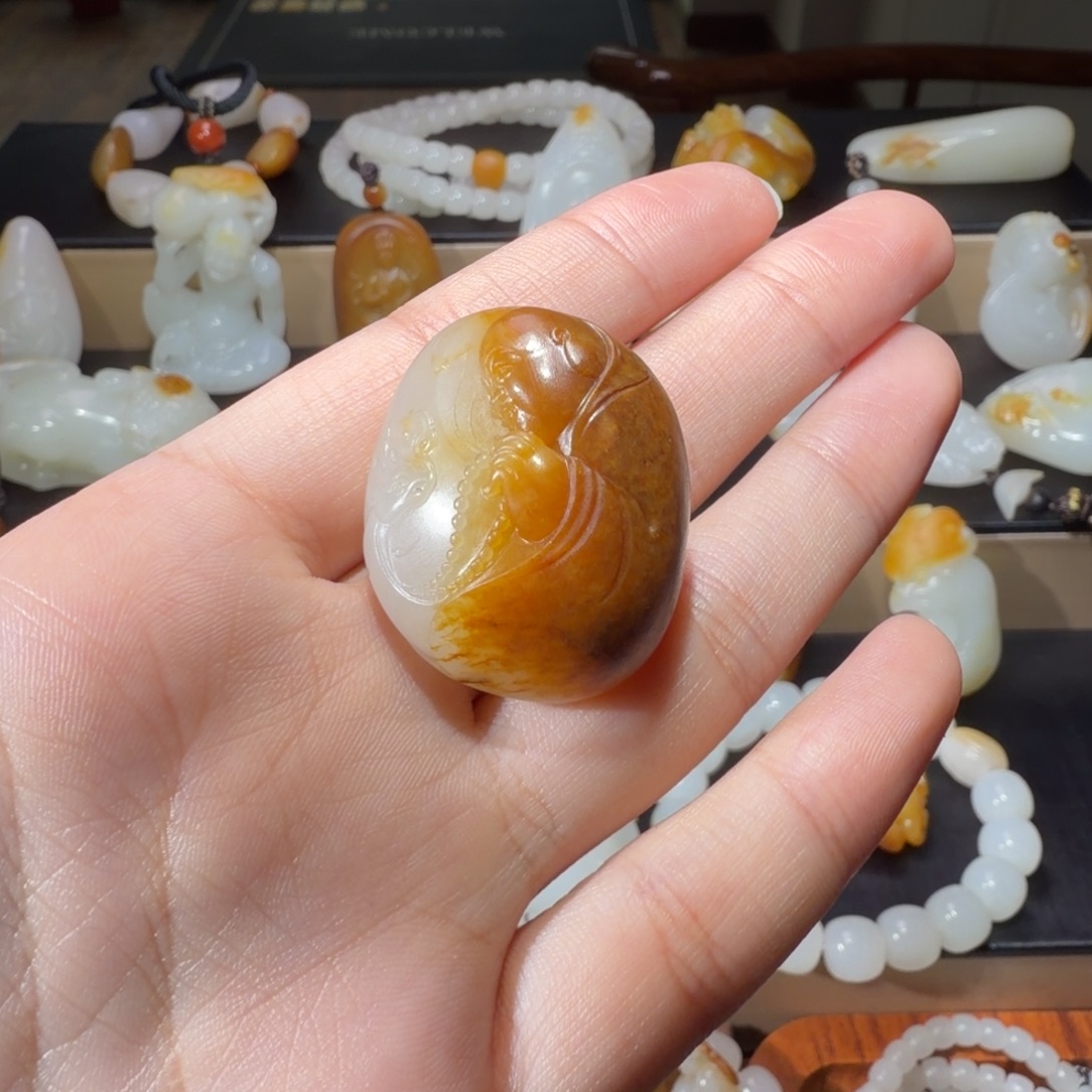 P***g和田玉未镶嵌颈饰