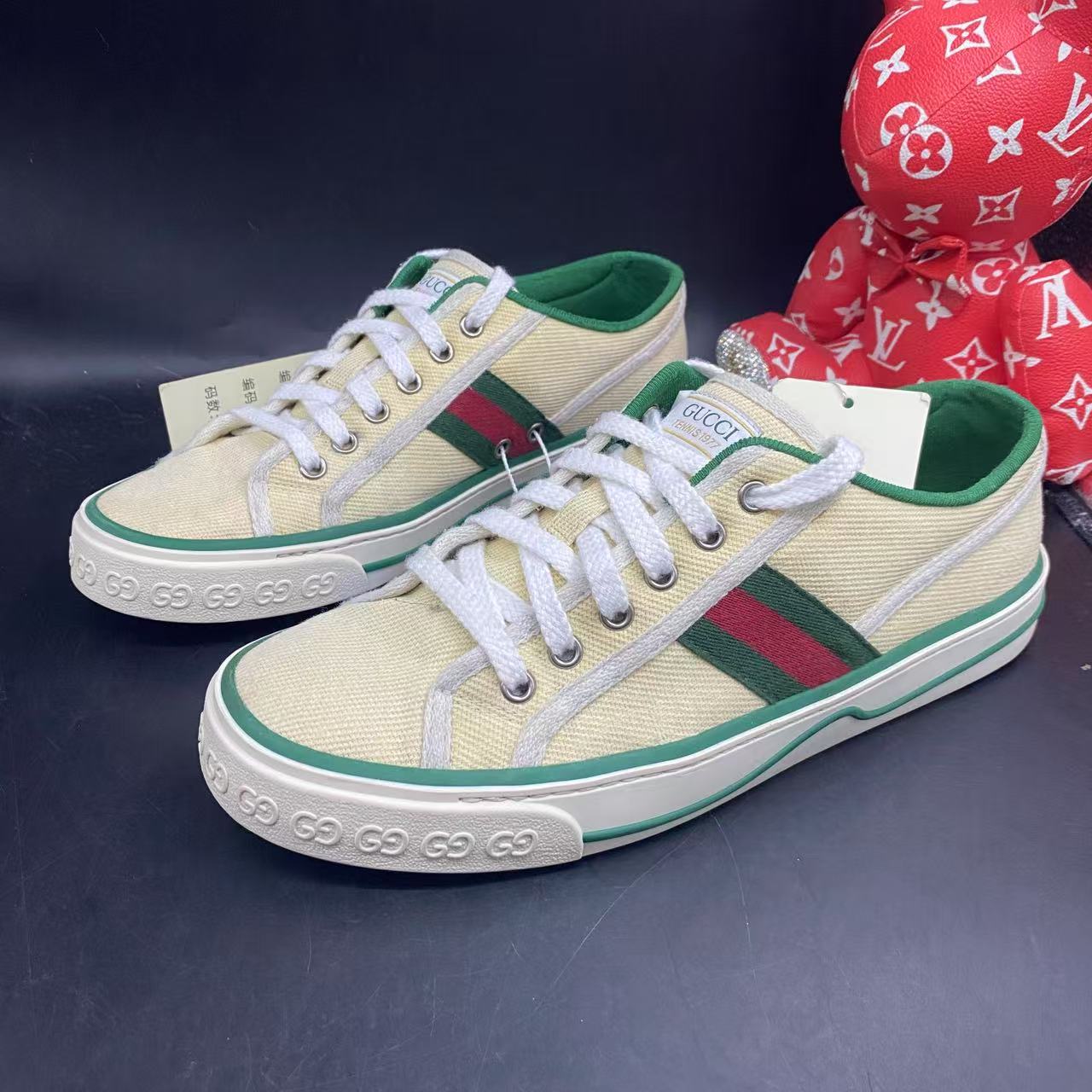 95新 GUCCI/古驰 米白色时尚舒适1977帆布板鞋41欧码los052