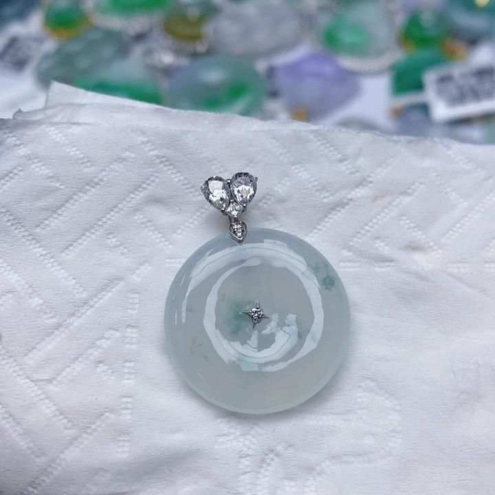 霖***溪翡翠18K金镶嵌颈饰