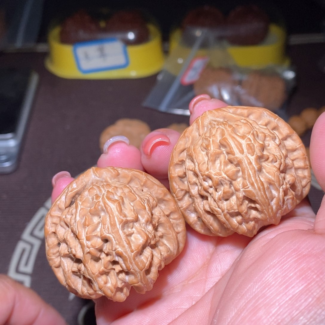 文玩核桃把件三角白