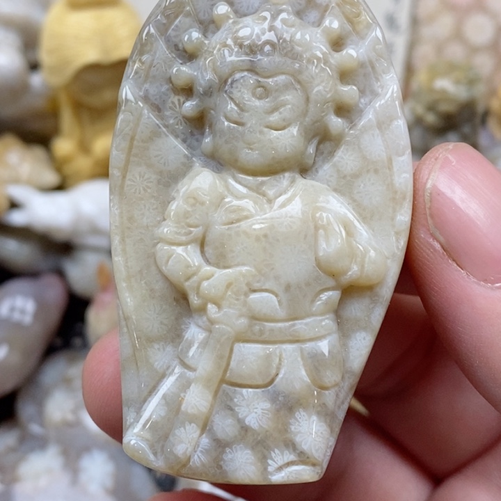 颈饰未镶嵌硅化珊瑚（珊瑚玉）