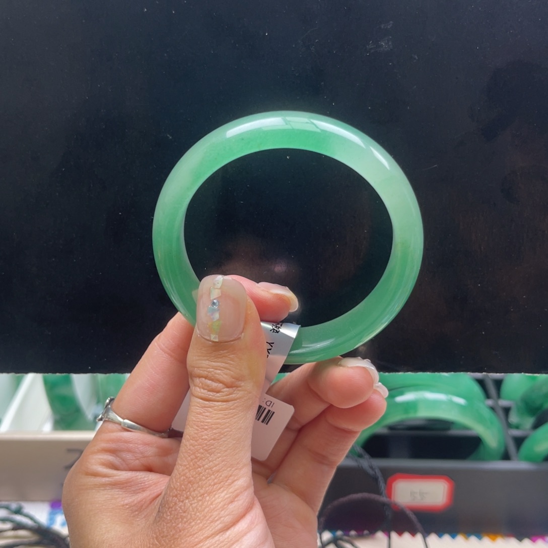 石英质玉（非洲翠）未镶嵌手镯