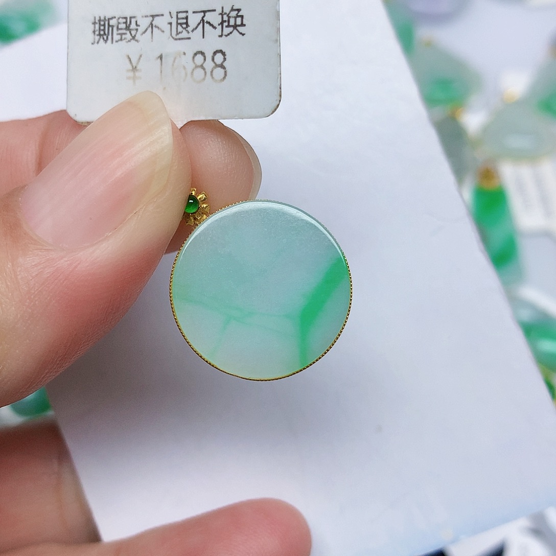 翡翠18K金镶嵌颈饰4556778