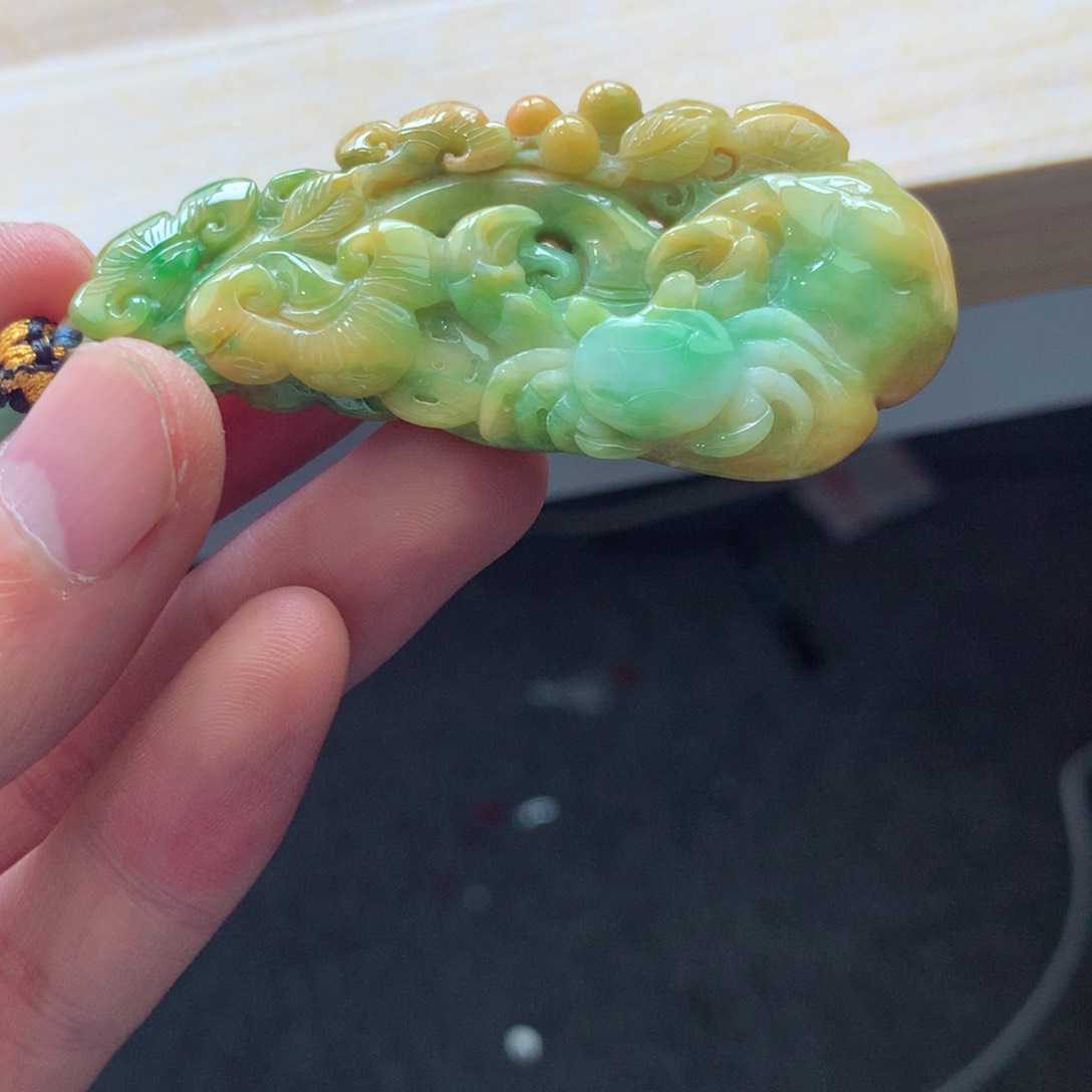 翡翠颈饰未镶嵌吊坠