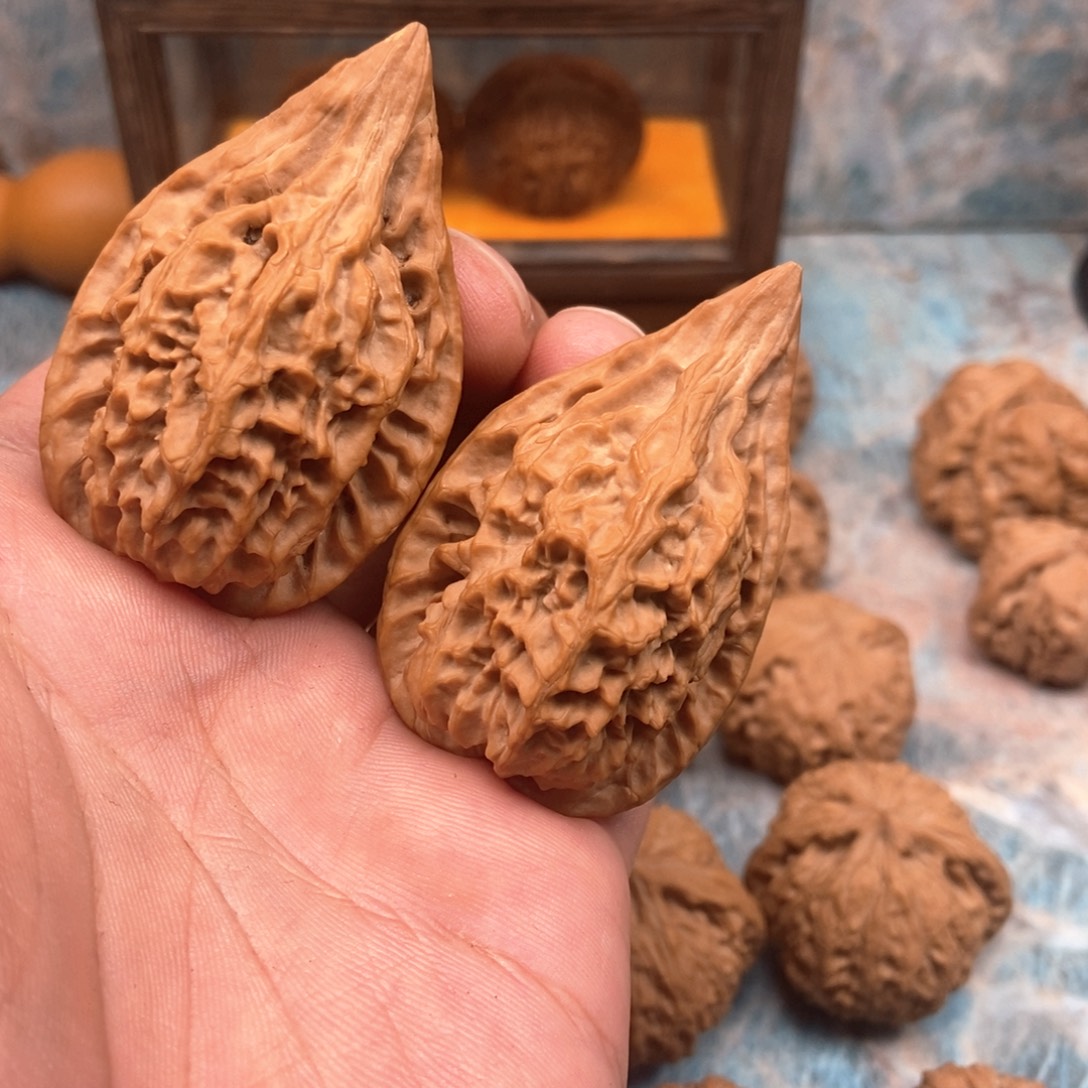 山***川文玩核桃吊坠红缨枪