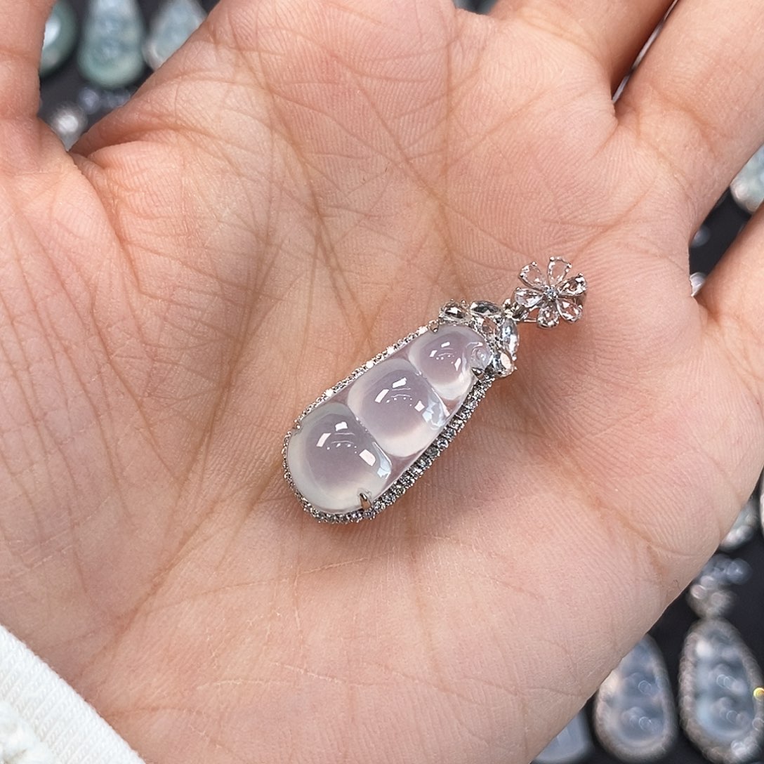 颈饰18K金镶嵌翡翠天然缅甸A货翡翠福豆