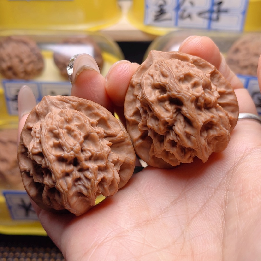 文玩核桃把件梨木台