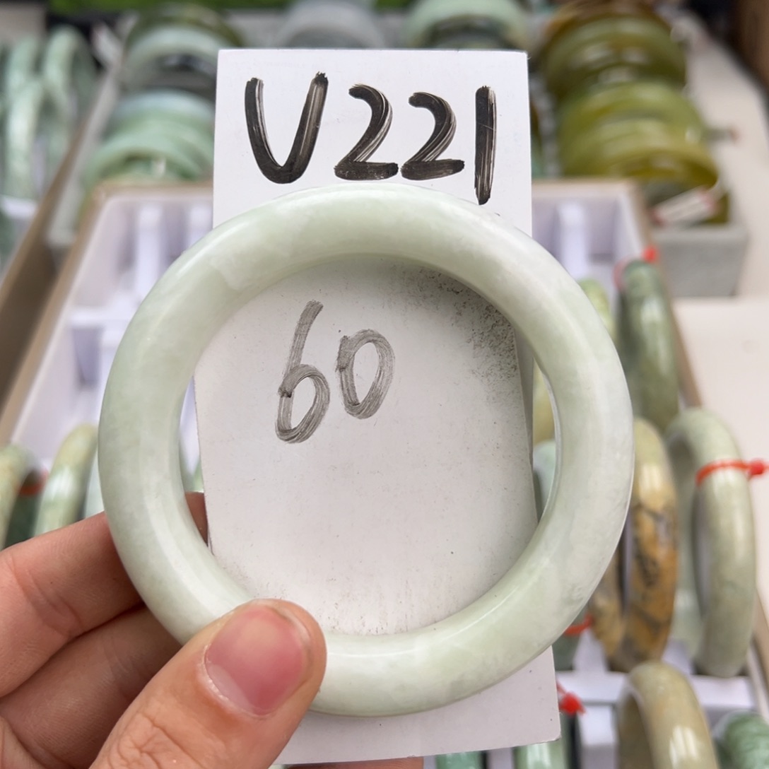 岫玉手镯未镶嵌天然岫玉