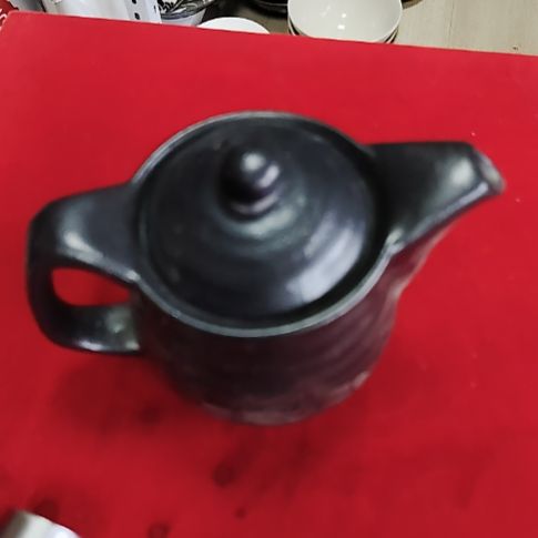 瓷片瓷片，各种摆件，盘，碗，沙锅，均有瑕疵。