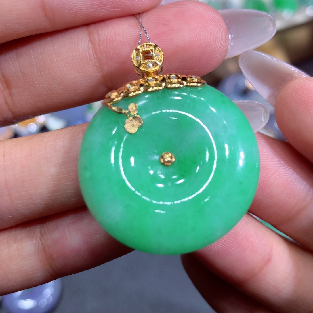 翡翠吊坠(赠链)18K金镶嵌
