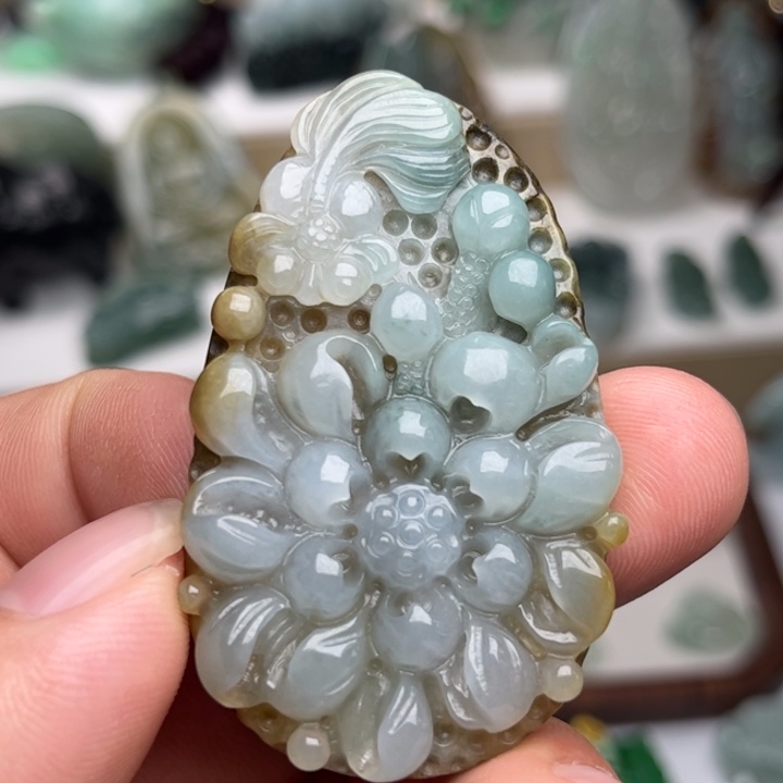 颈饰未镶嵌翡翠荷花鱼