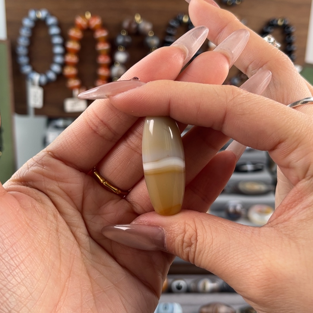 岁***易玛瑙/玉髓合金珠宝奇石