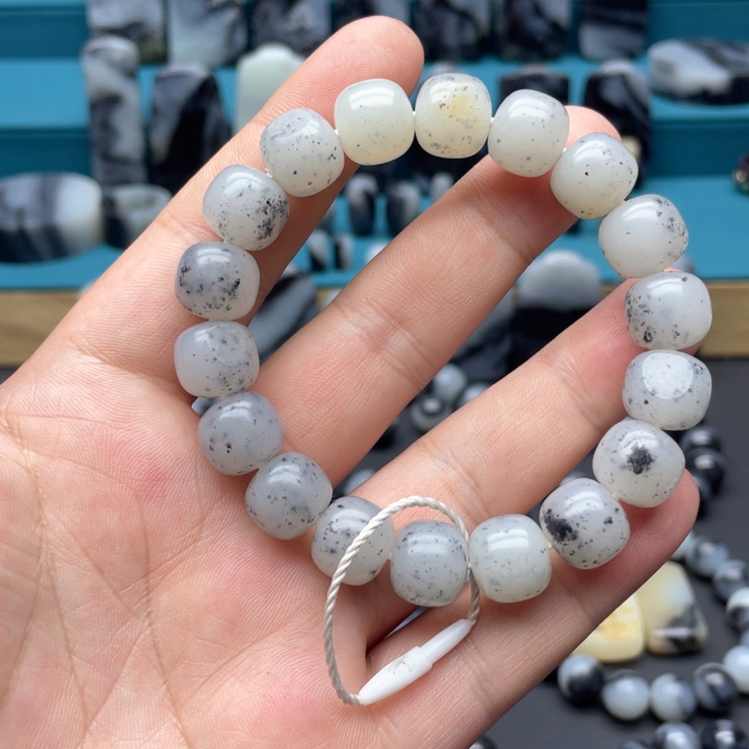 和田玉未镶嵌手串