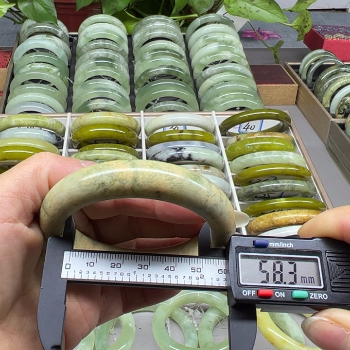 蛇纹石玉未镶嵌手镯6