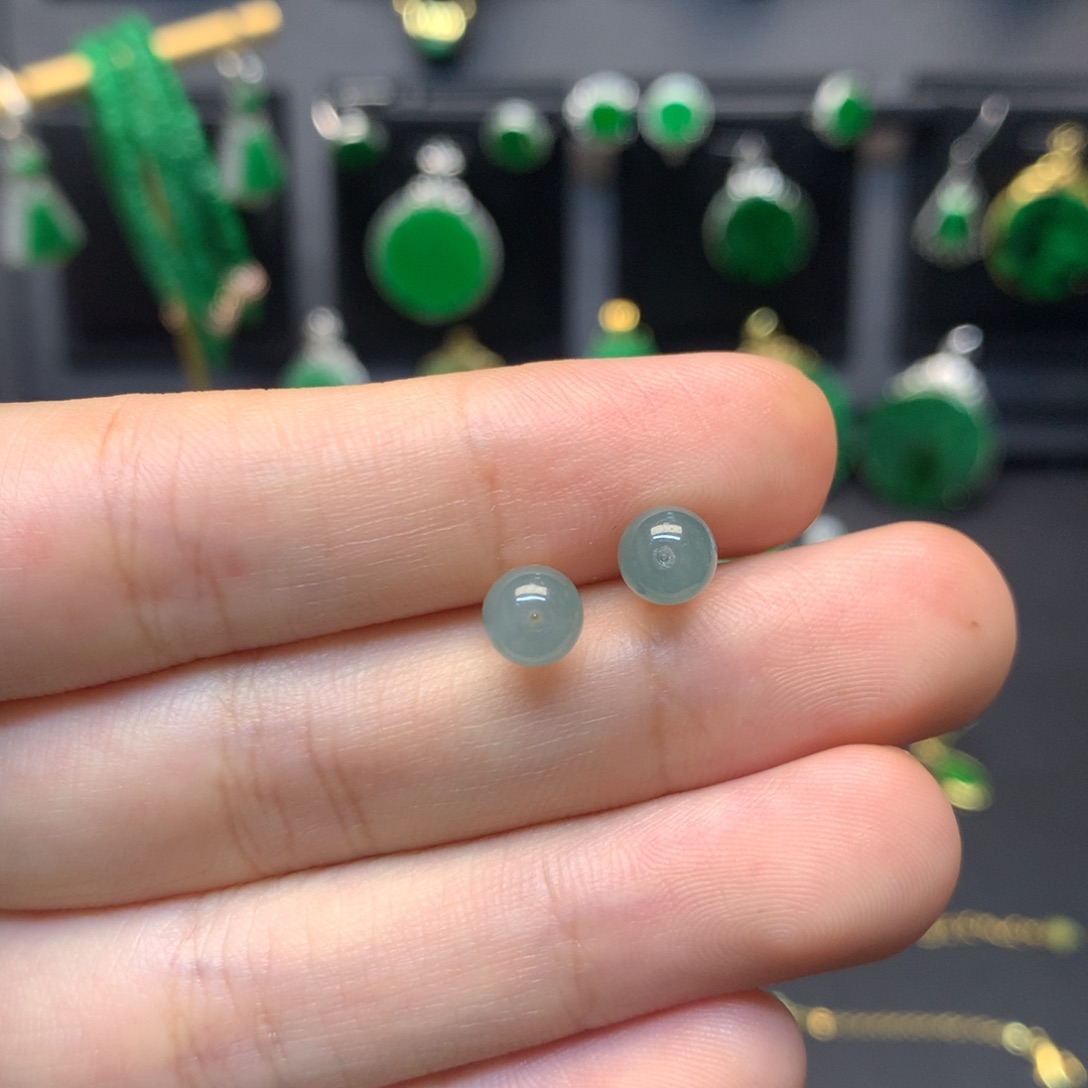 翡翠未镶嵌耳饰有纹裂