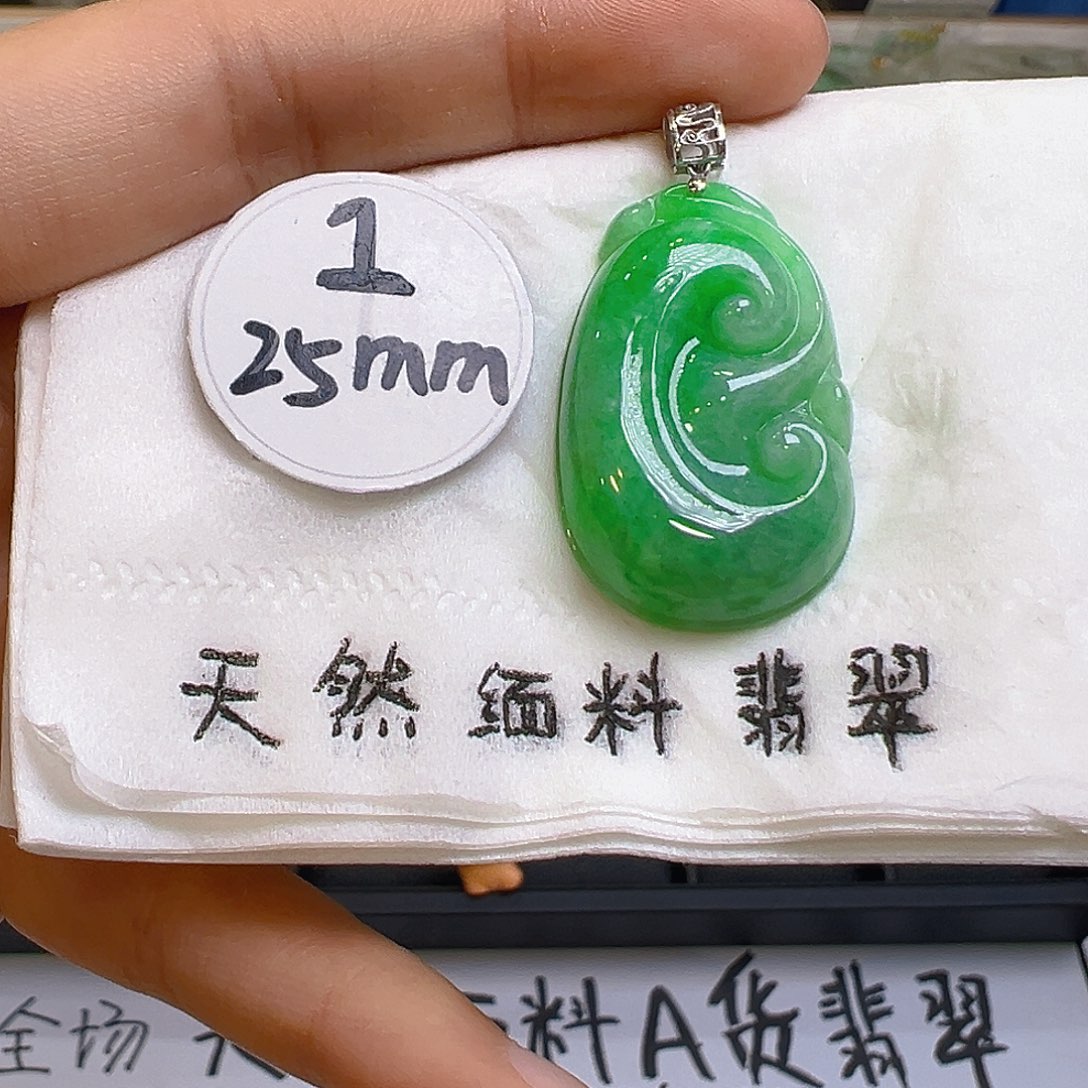 翡翠颈饰18K金镶嵌翡翠的