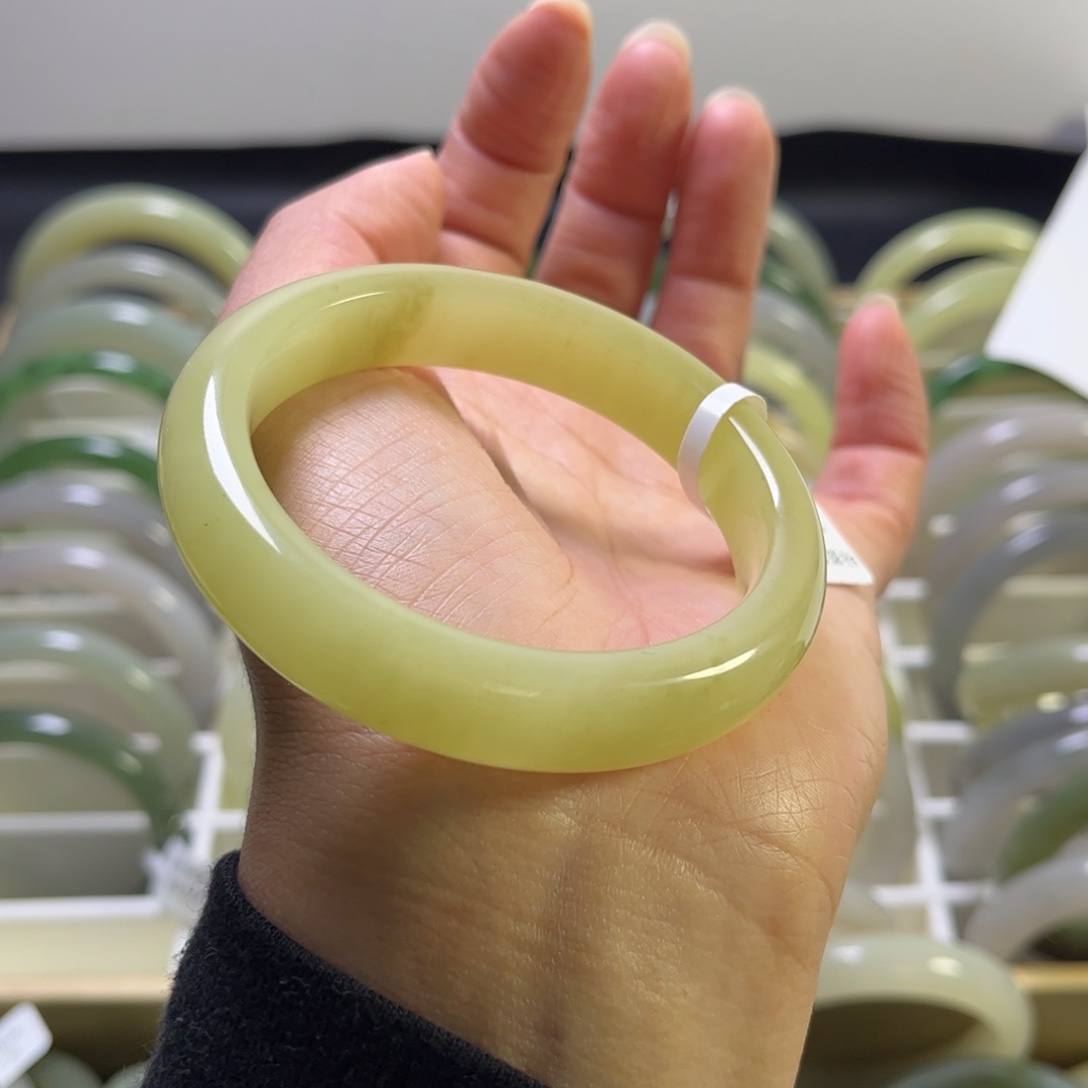 和田玉未镶嵌手镯54圈