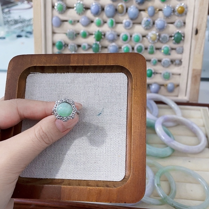 翡翠未镶嵌颈饰天然翡翠Ａ货