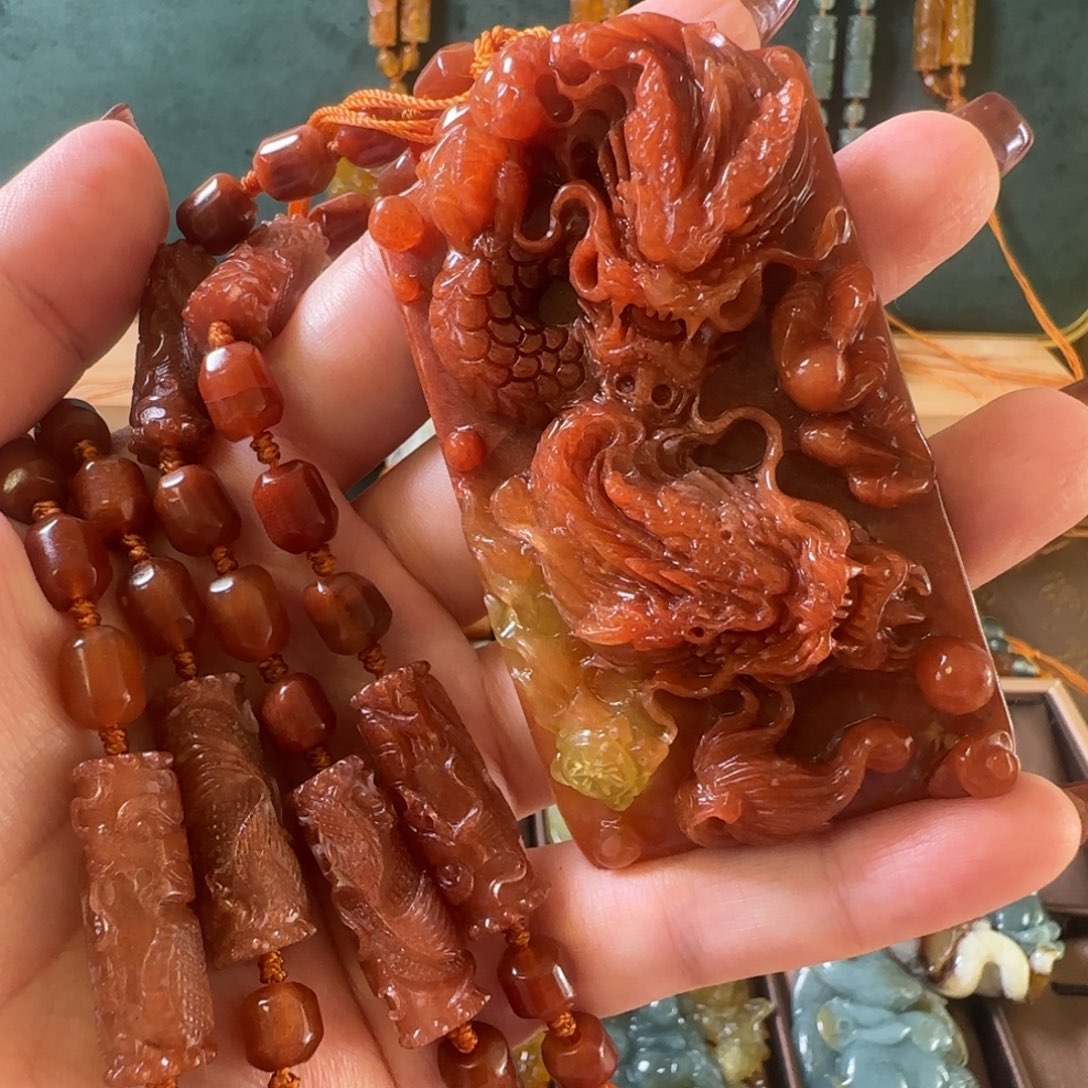 蛇纹石玉颈饰合金周*星