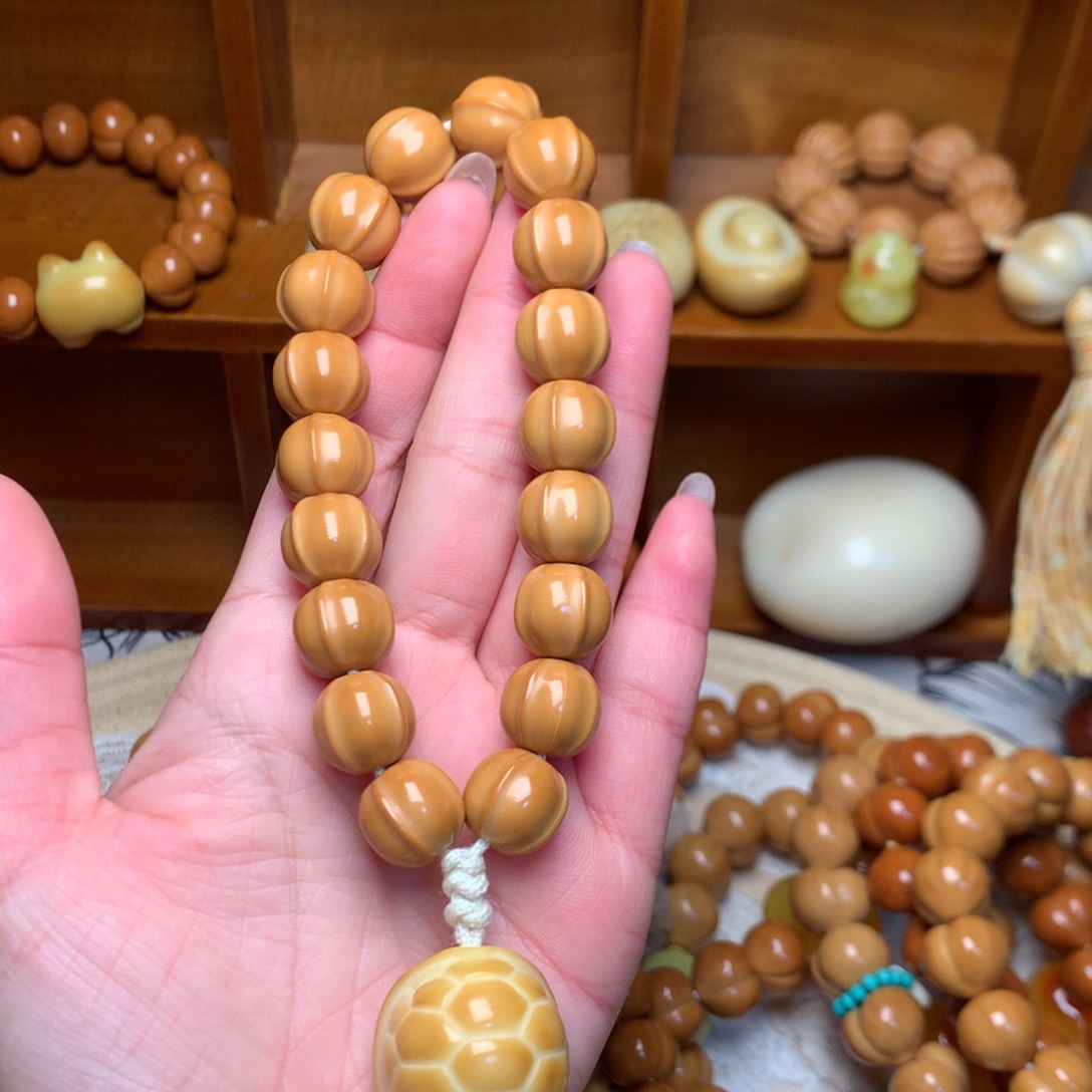 猴头核桃把件鲨鱼背手持富甲13