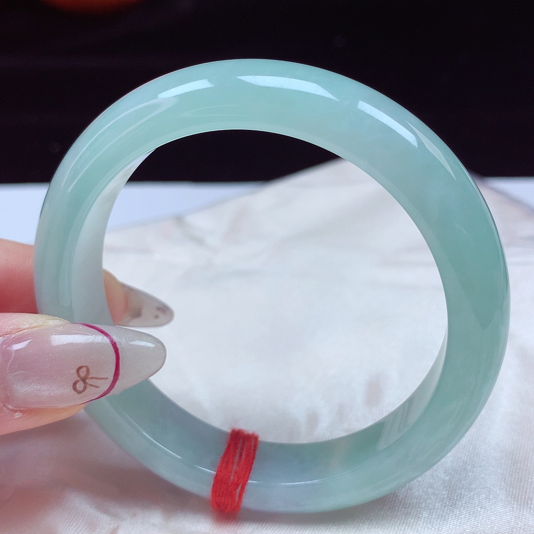 翡翠手镯未镶嵌54圈