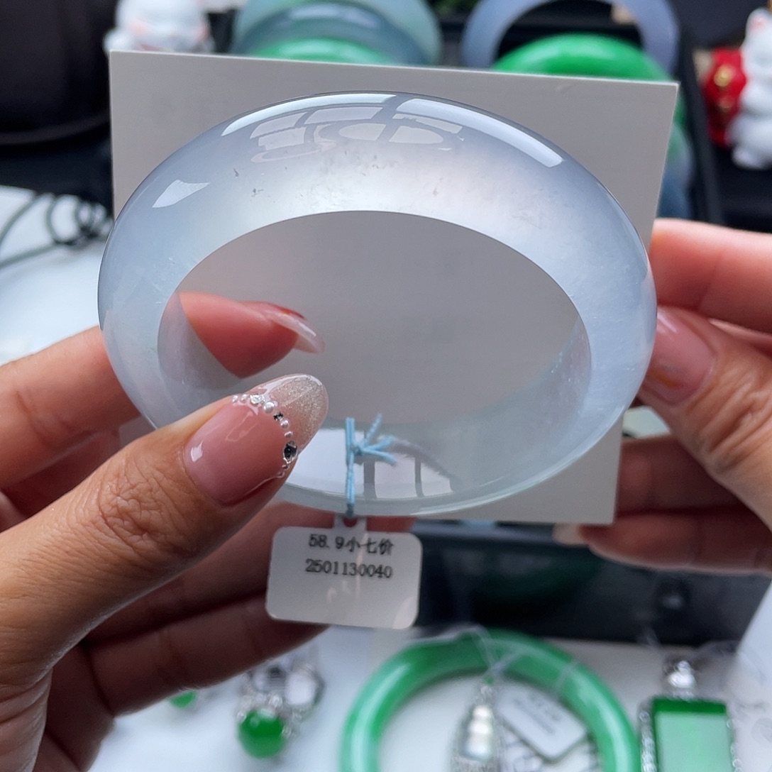 翡翠手镯未镶嵌59圈，定金