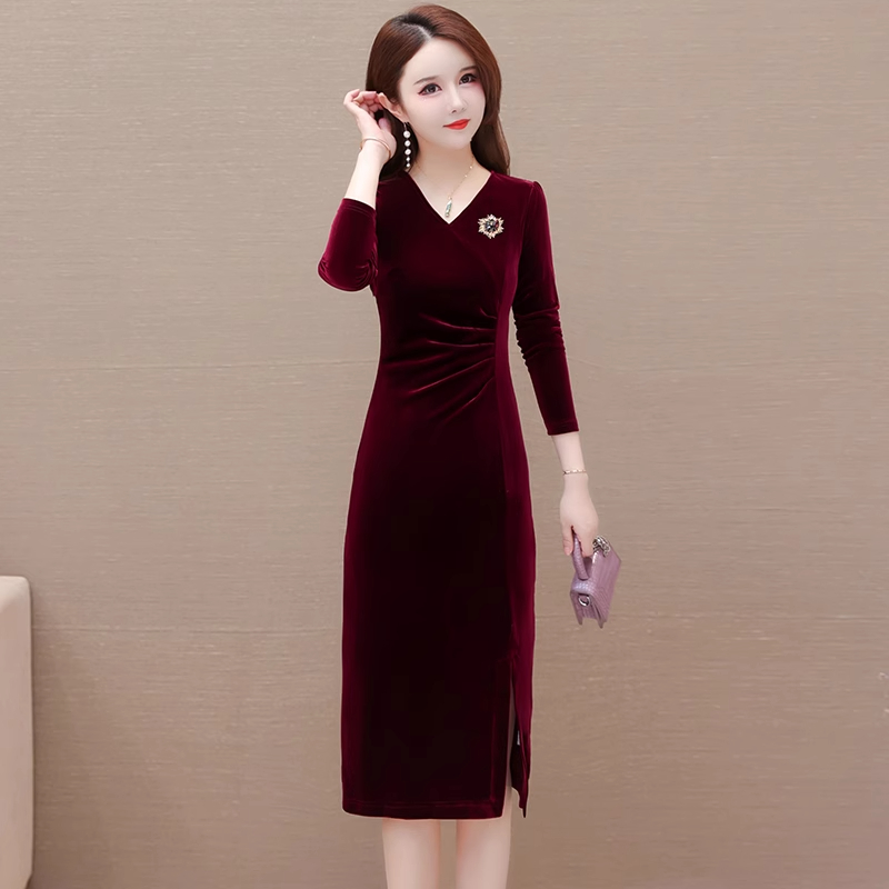 红色金丝绒连衣裙女秋冬新款包臀中长款喜婆婆婚宴装妈妈婚礼礼服