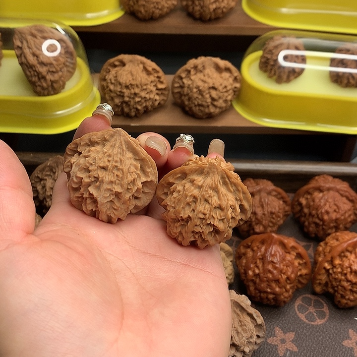 文玩核桃吊坠大花