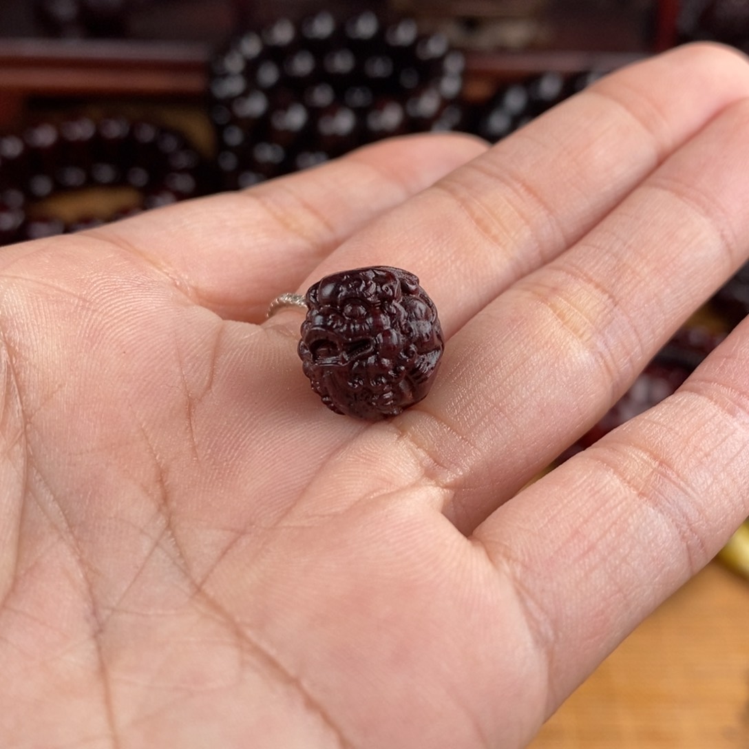 小叶紫檀把件纠**人