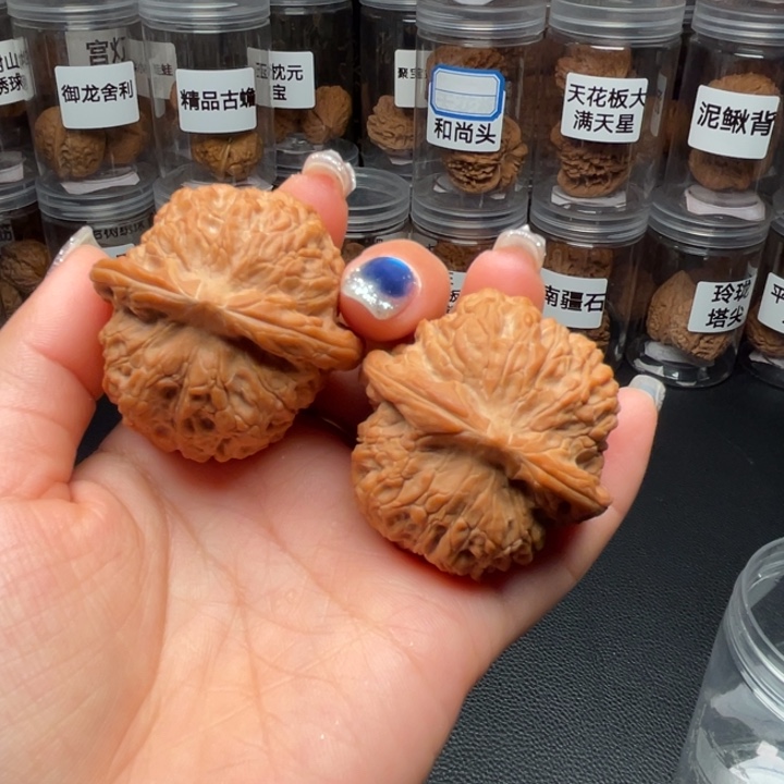 文玩核桃吊坠血麒麟42