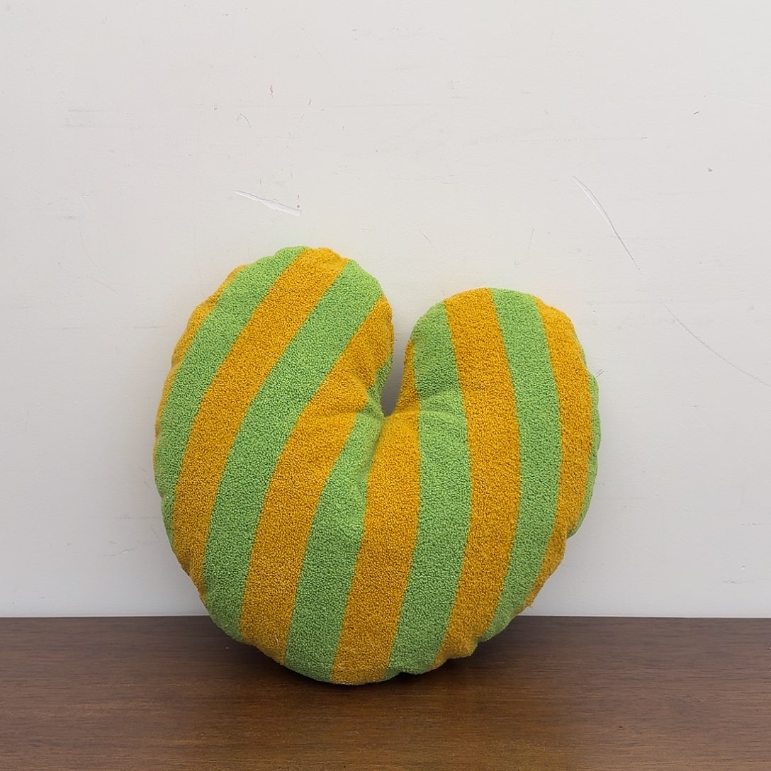 羊毛加有机棉心形抱枕默认微瑕