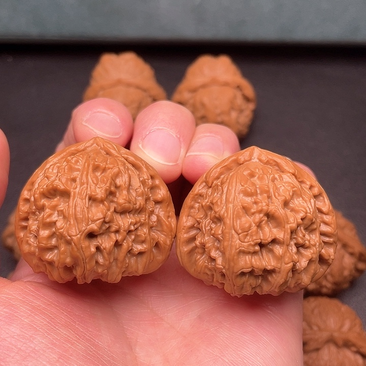 文玩核桃吊坠-三角白