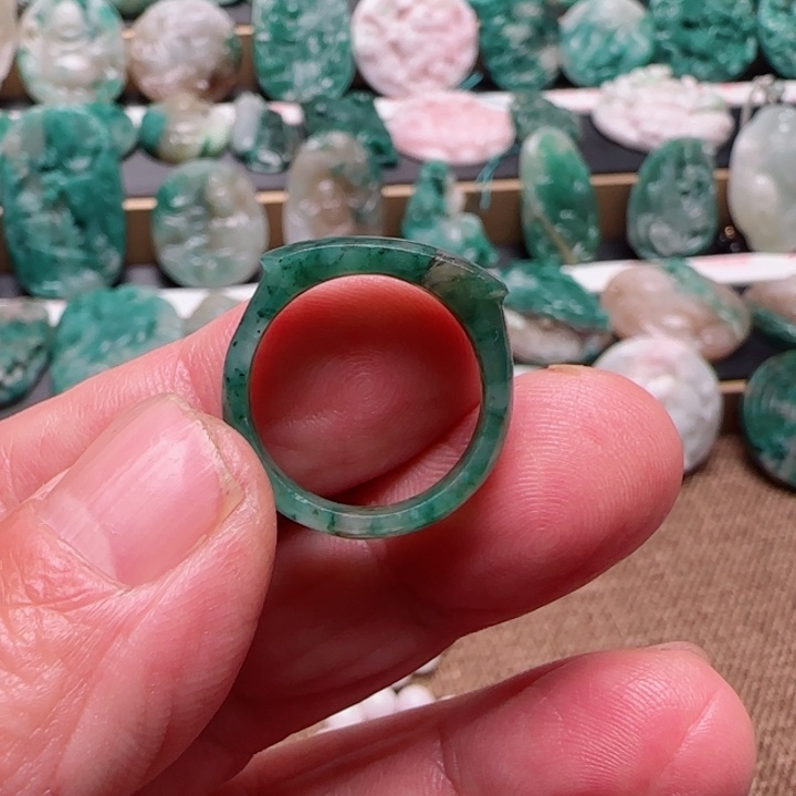 独山玉未镶嵌颈饰