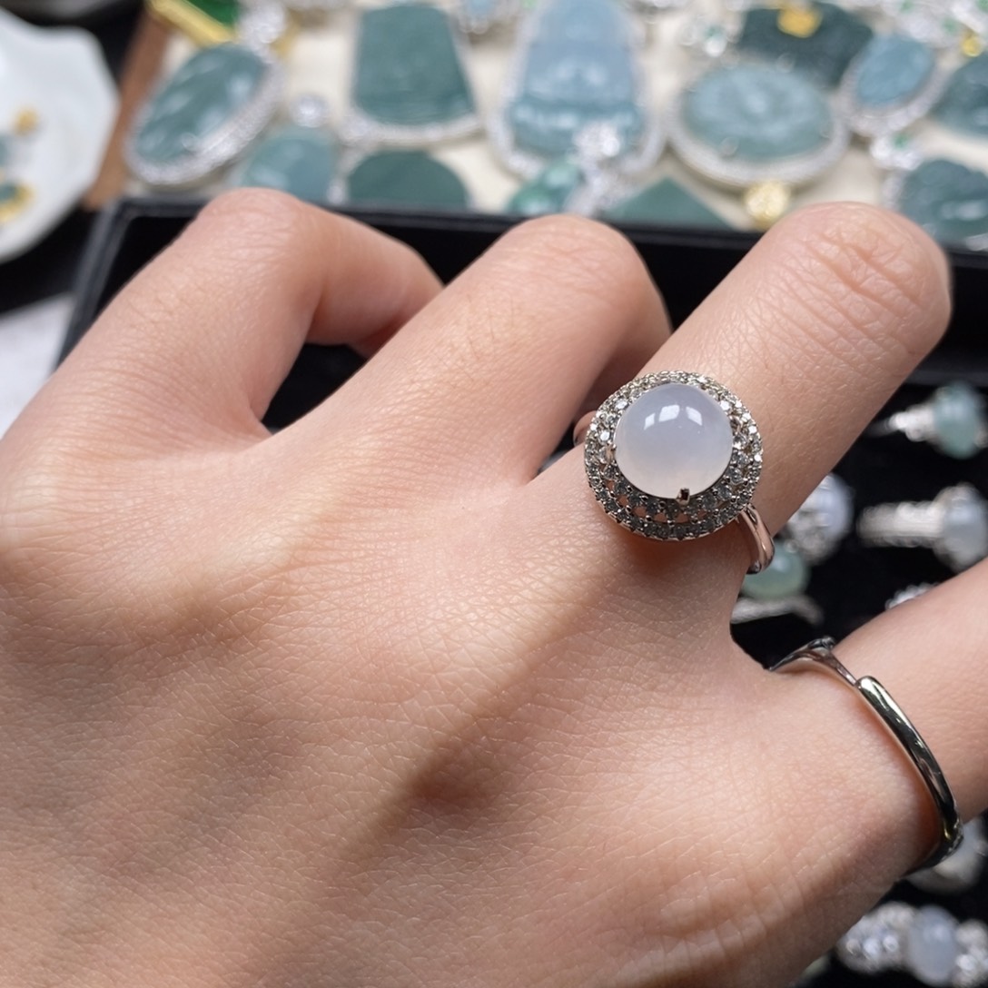 翡翠颈饰未镶嵌翡翠